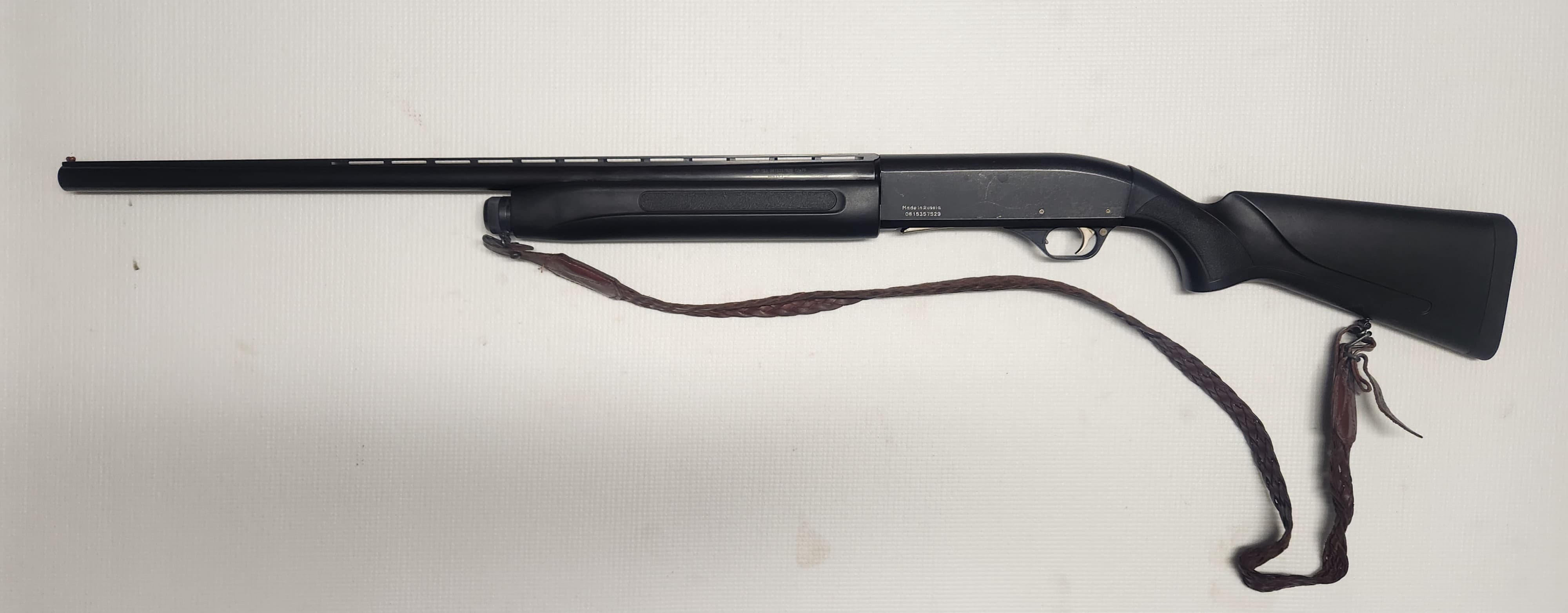 Escopeta semiatomática Bakail cañón de 71cm con polichokes